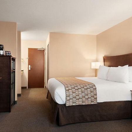 Travelodge By Wyndham Pincher Creek Kültér fotó